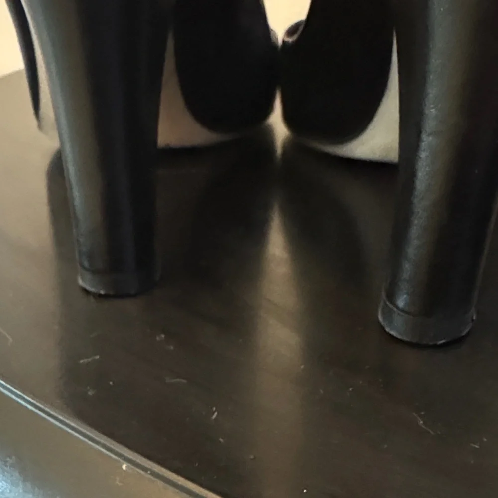 Gucci Black Heels with Iconic Gucci Gold Emblem